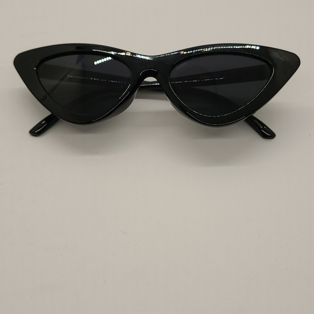 Cute Black Cat eye sunglasses!